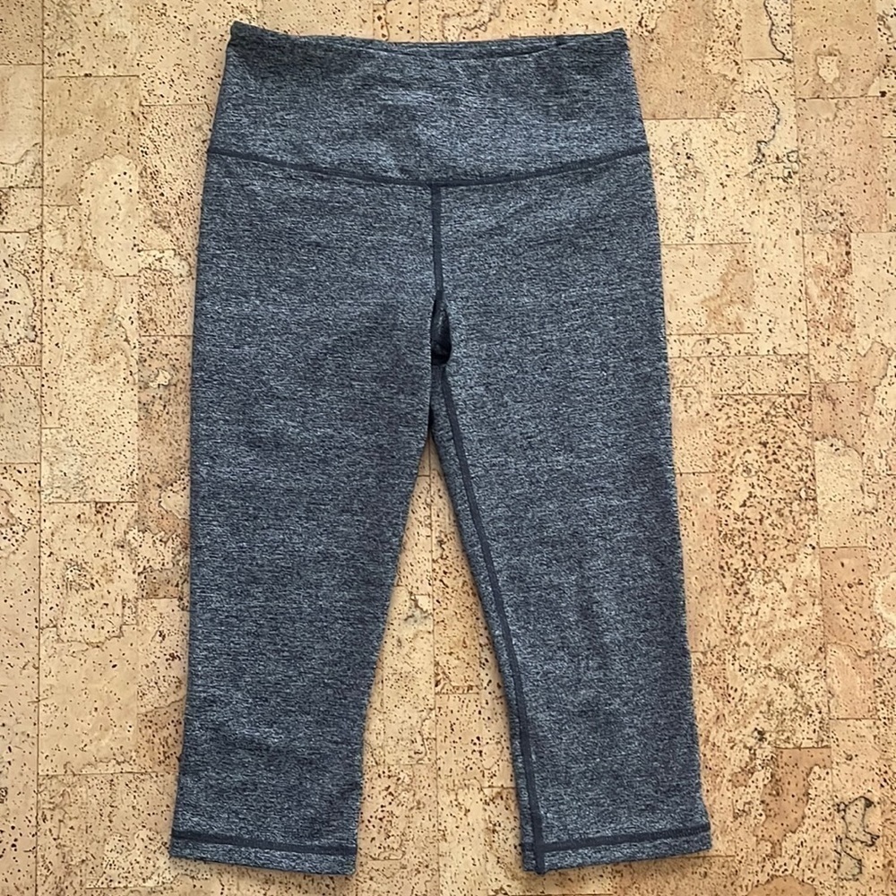 VICTORIA Secret’s VSX Sport Gray Knockout Crop Leggings